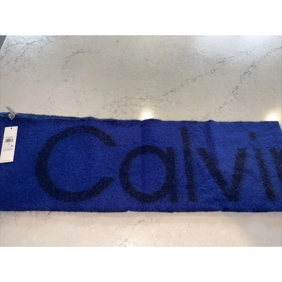 CALVIN KLEIN JEANS Spell Out LOGO Blue Black scarf with Fringe NEW Chunky Warm - Picture 1 of 4